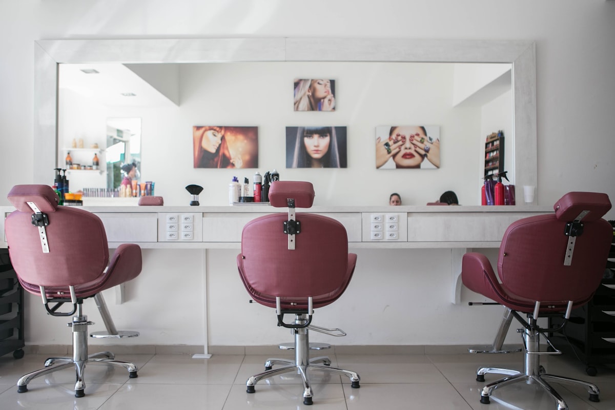 Master barber at work